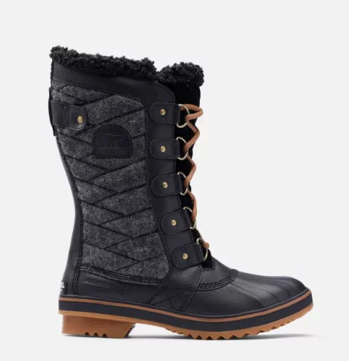 The Quilted Tall Lace Snowboot in Black Gum