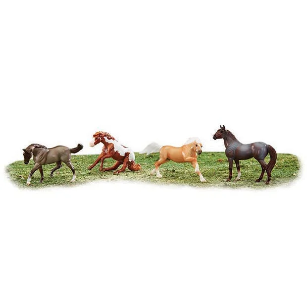 Breyer- Stablemates Wild at Heart Set